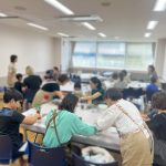 フラワセラピー~苔玉を作ろう~の教室が開かれました。